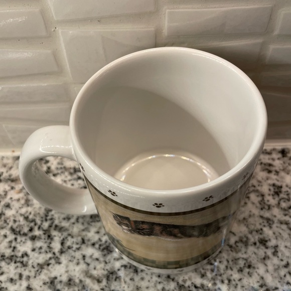 Vintage 1986 Lowell Herrero Tabby Cat Pouncing on Mouse Mug - Picture 3 of 4